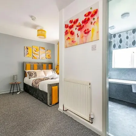 *f6gh For Your Relaxed & Cosy + Free Parking & Wifi * לידס